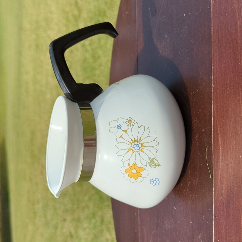 Vintage Corningware Floral Bouquet Daisy 6-Cup Teapot #P-104-P.